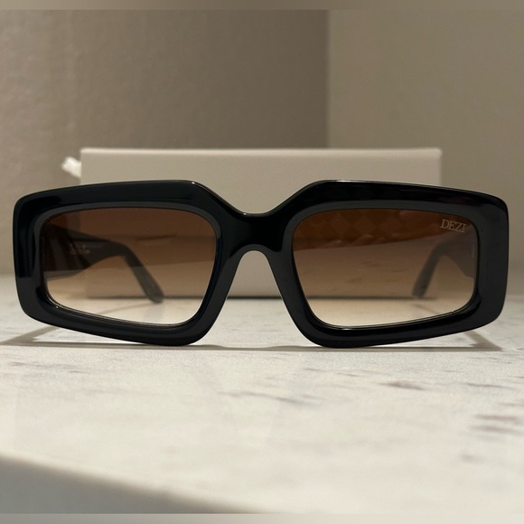 DEZI Read The Room Sunglasses - Picture 2 of 16